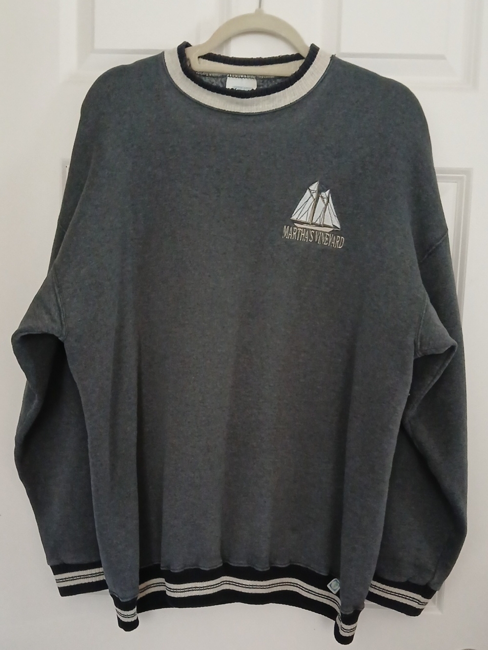 Martha's Vineyard Vtg. Discus Athletic 90s Embroidered Sweatshirt XL As Is